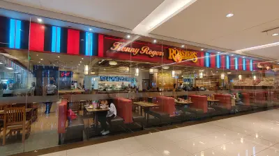 KENNY ROGERS in Festival Mall