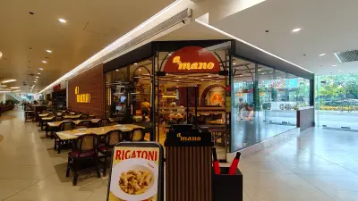 A MANO in Gateway Mall
