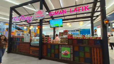 TITA PARING SUMAN LATIK in SM Mall of Asia